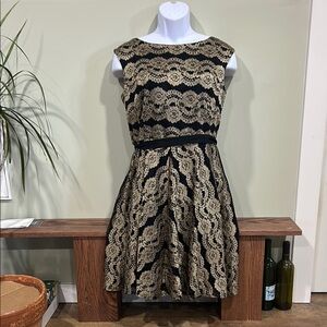 SLNY Black and Metallic Gold Floral Lace Sleeveless Cocktail Dress Size 14